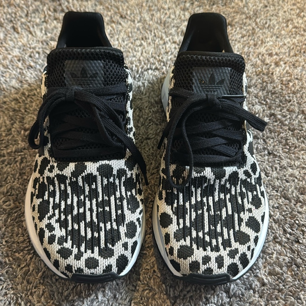 7.5 Woman’s Adidas Black and White Cheetah Leopard Patterned Sneakers - Picture 2 of 12